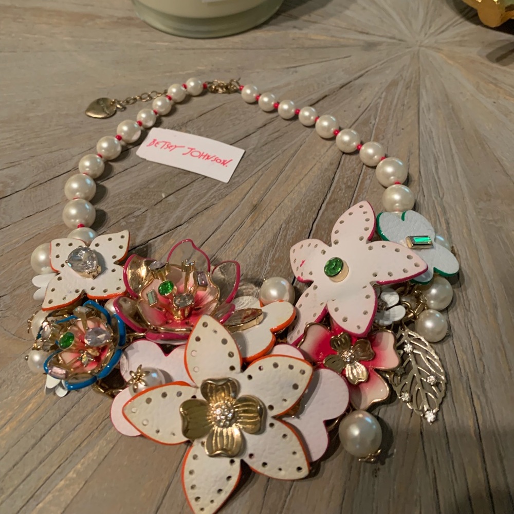Betsey Johnson statement necklace